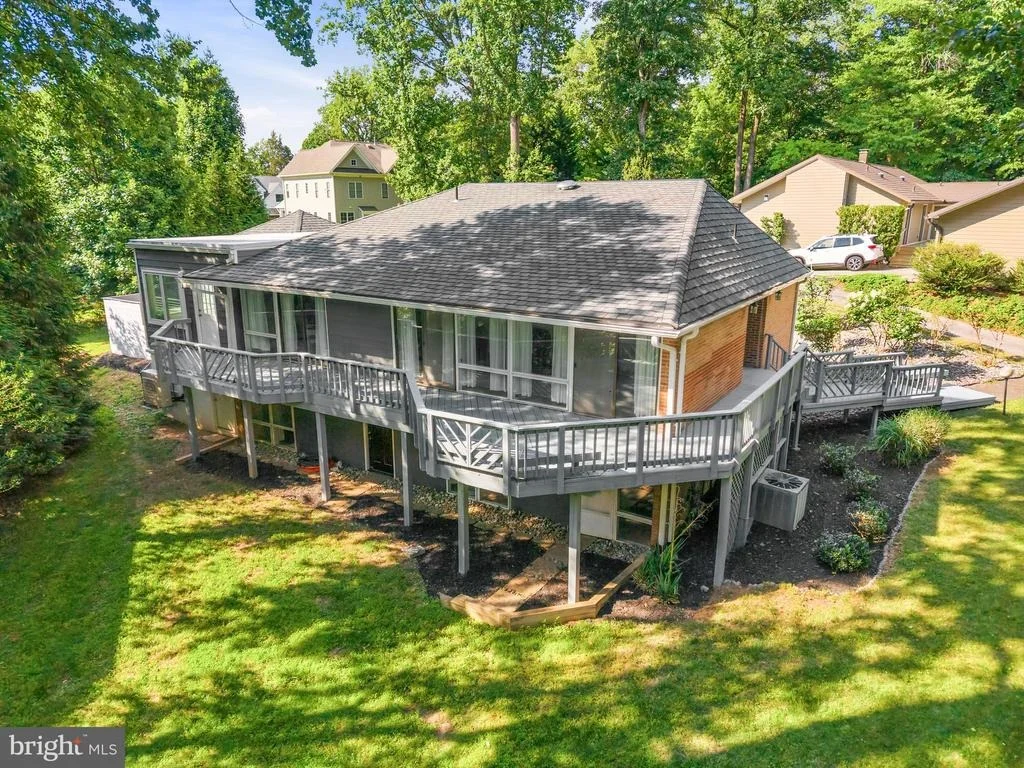 Photo of 9416 HOLBROOK LANE