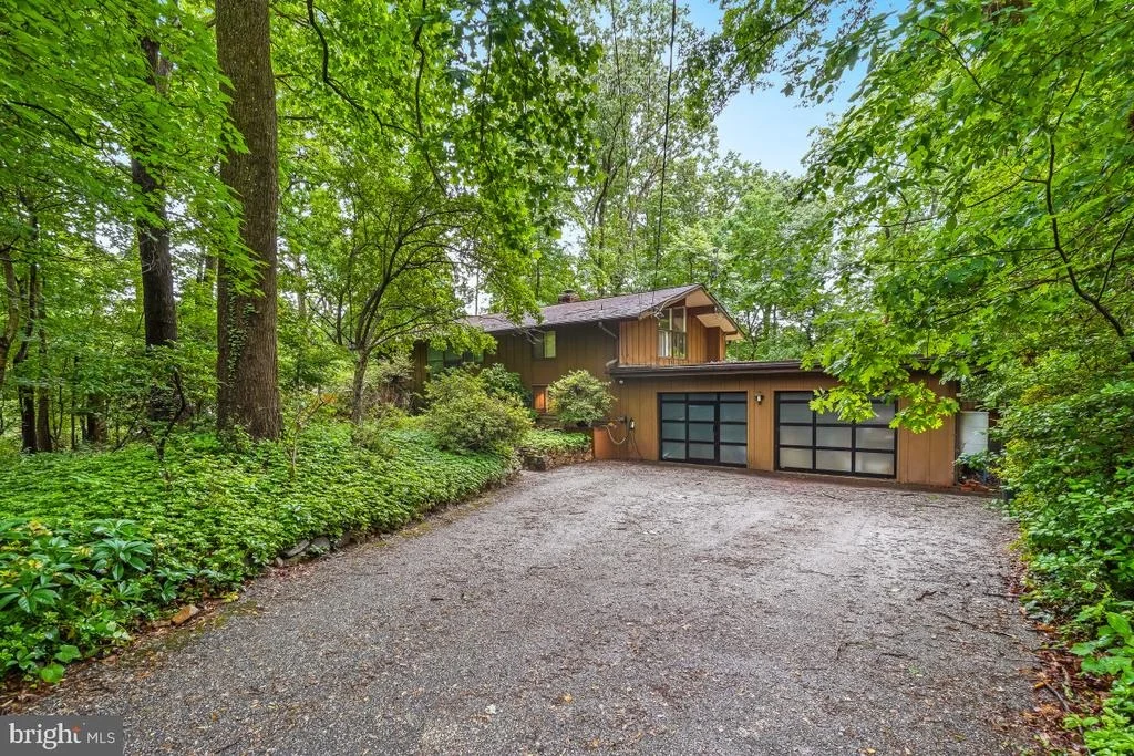 Photo of 8545 PINEWAY COURT