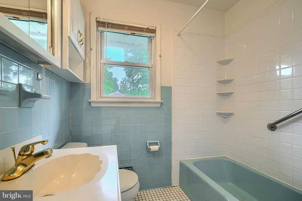Photo of 323 MONTGOMERY DRIVE