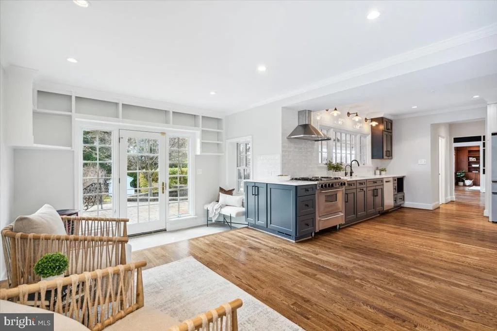 Photo of 900 ROSEMONT AVENUE