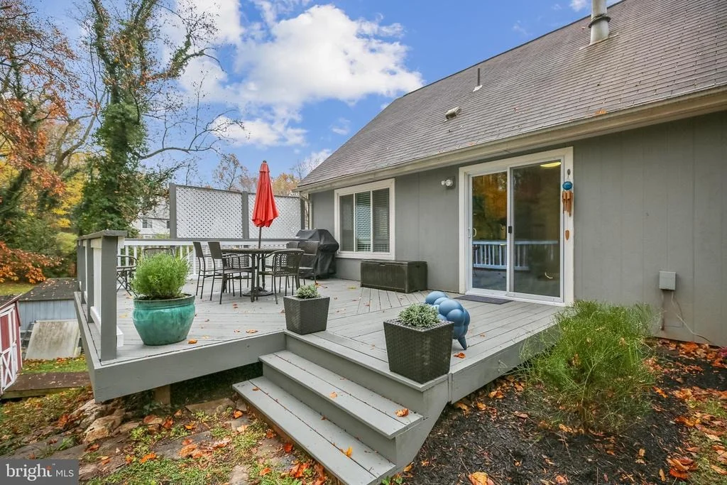 Photo of 10105 MEREDITH AVENUE