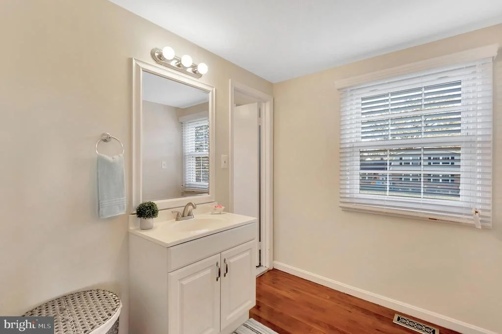 Photo of 13832 BEACON HOLLOW