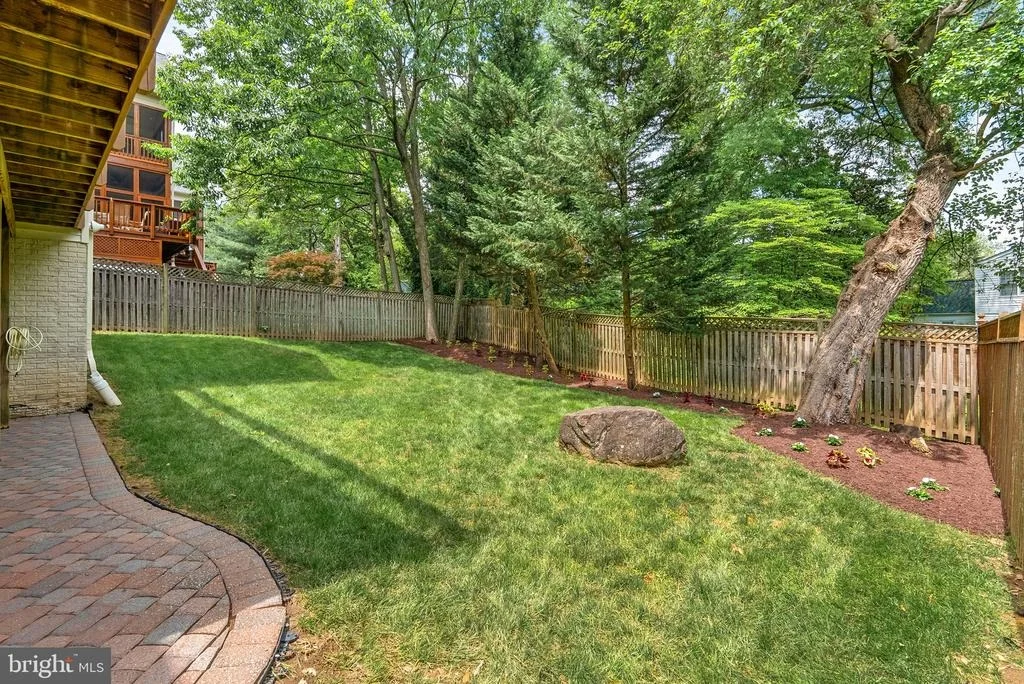Photo of 807 WOODSIDE PARKWAY