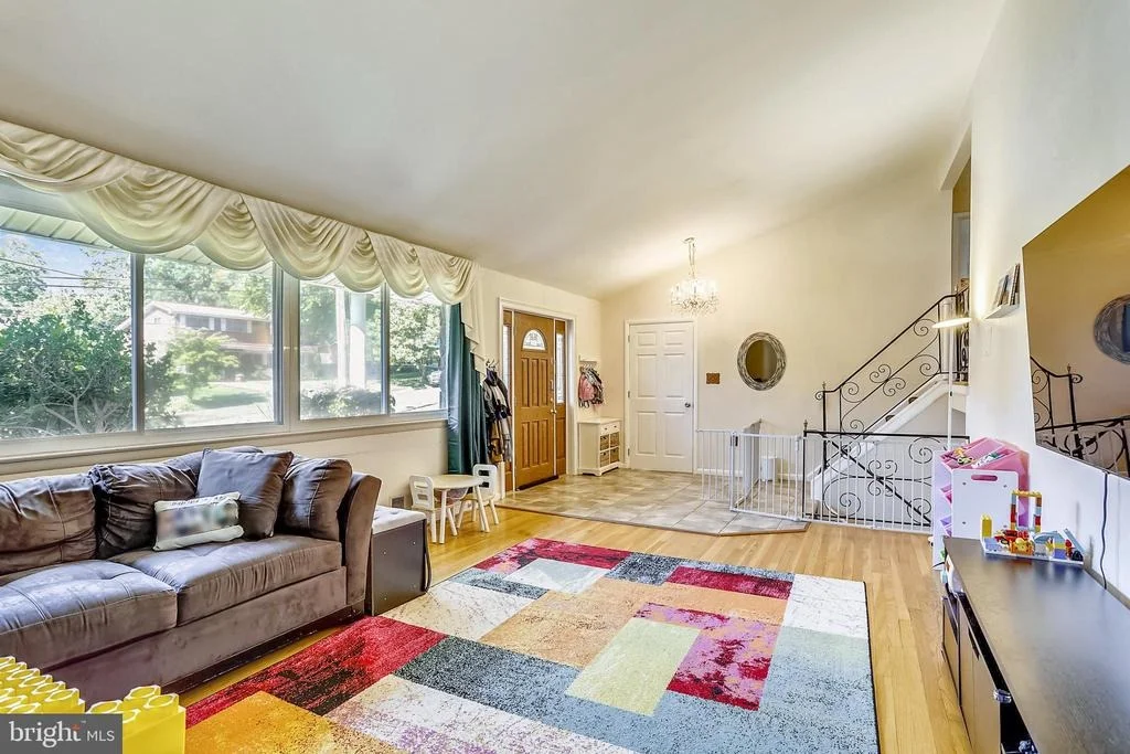 Photo of 816 HILLSBORO DRIVE