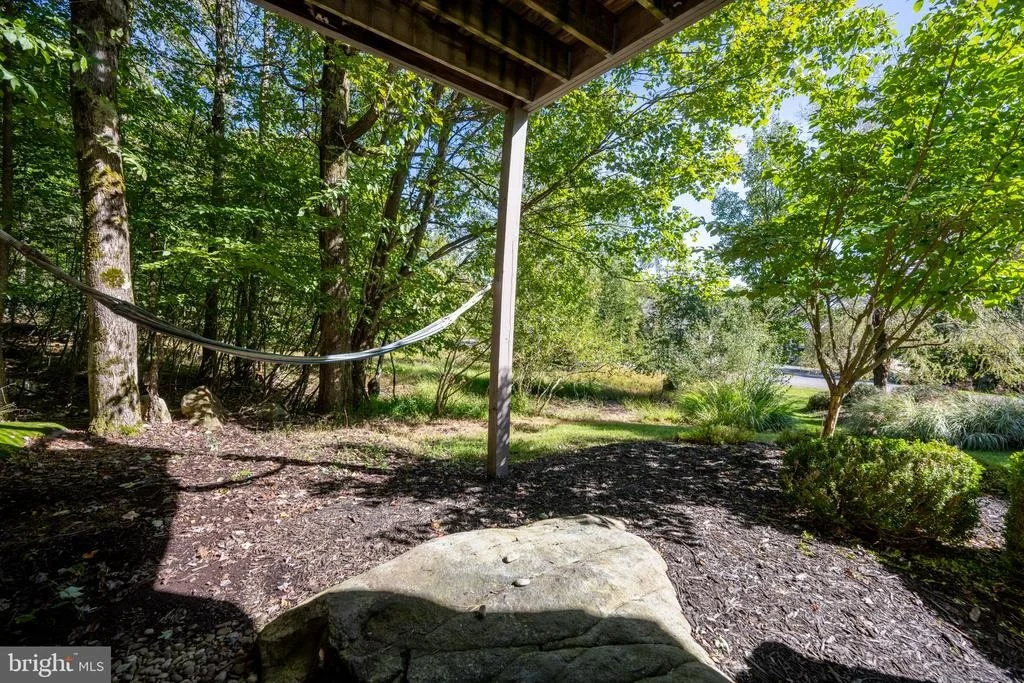 Photo of 431 MOUNTAINTOP ROAD
