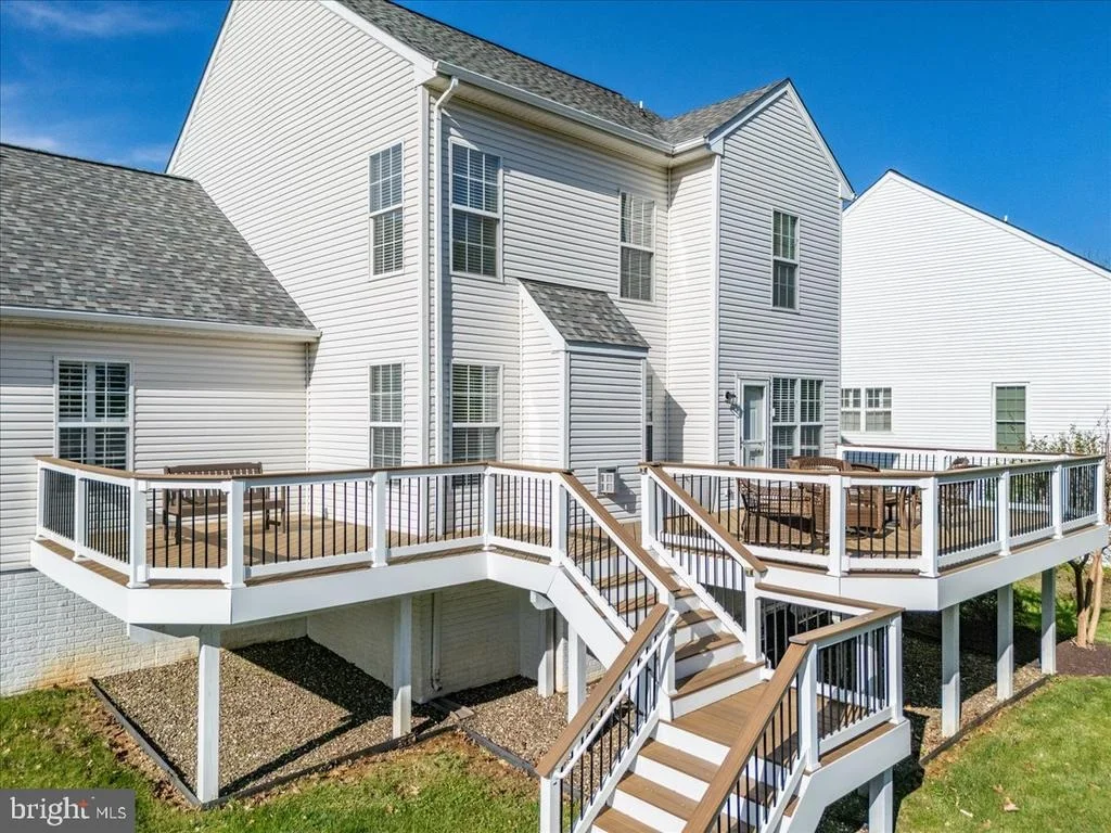 Photo of 17124 MAGIC MOUNTAIN DRIVE