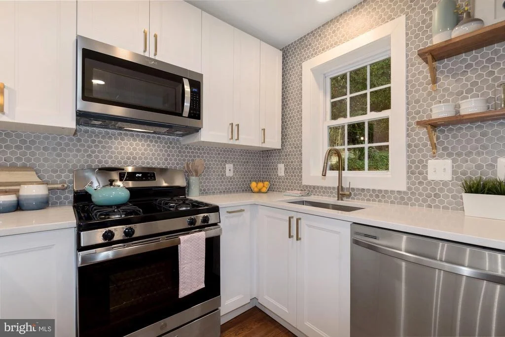 Photo of 8713 READING ROAD