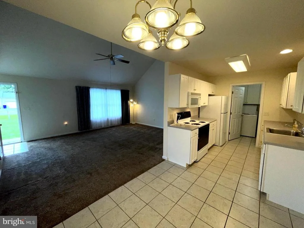 Photo of 28 CIRCLE DRIVE W