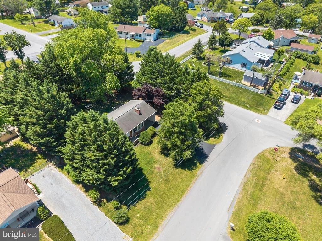 Photo of 100 HUNTCREST CIRCLE
