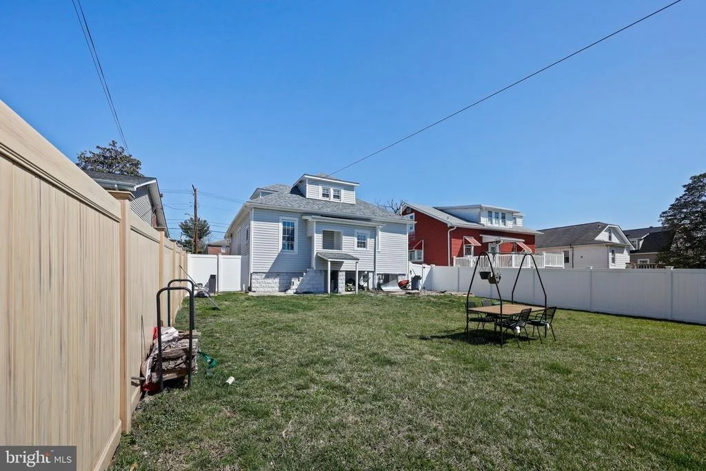 Photo of 1014 LEEDS AVENUE