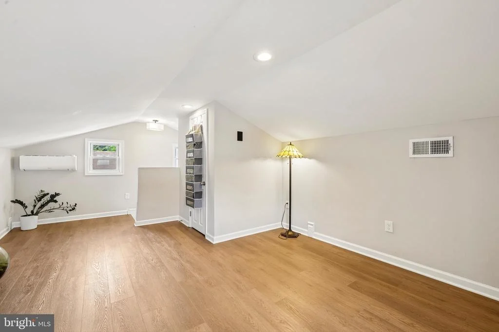 Photo of 335 BEACH AVENUE