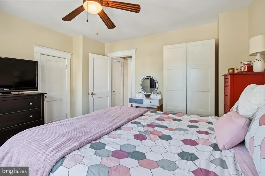 Photo of 2811 PINEWOOD AVENUE