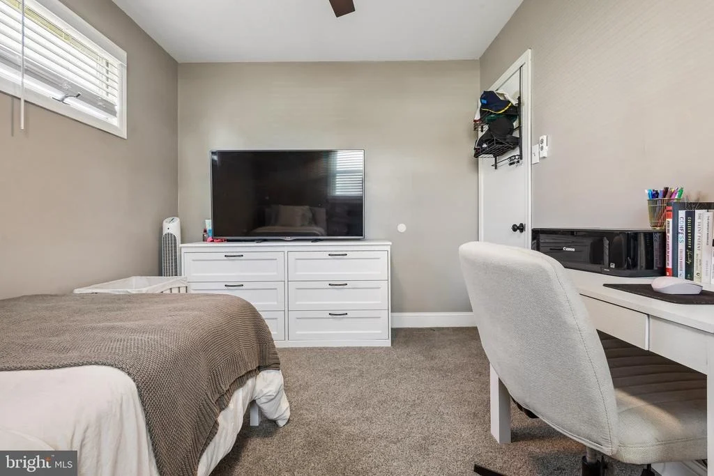 Photo of 469 WINDSOR DRIVE