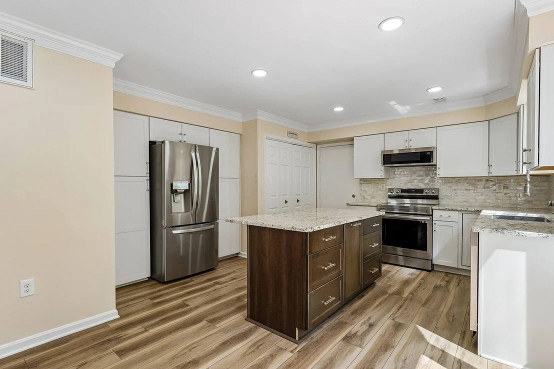 Photo of 8600 VALLEY DR