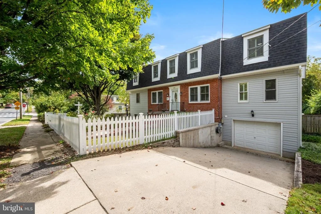 Photo of 406 LEIGHTON AVENUE