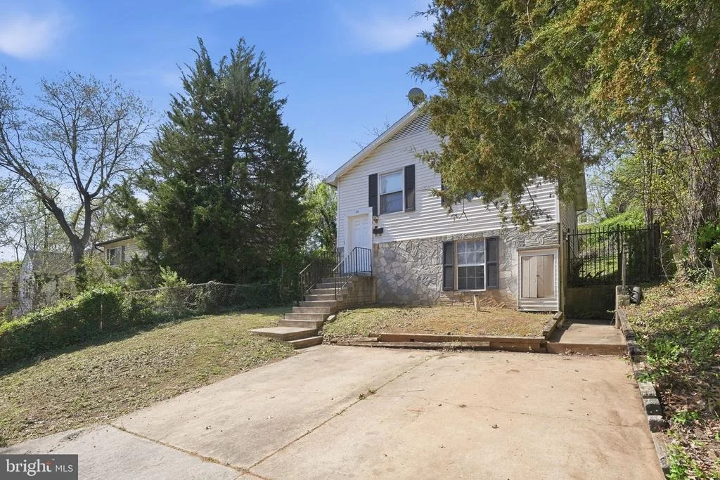 Photo of 20 TUNIC AVENUE