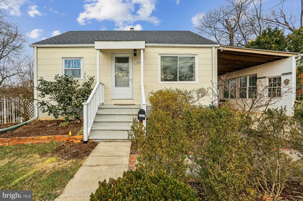 Photo of 12317 MIDDLE ROAD