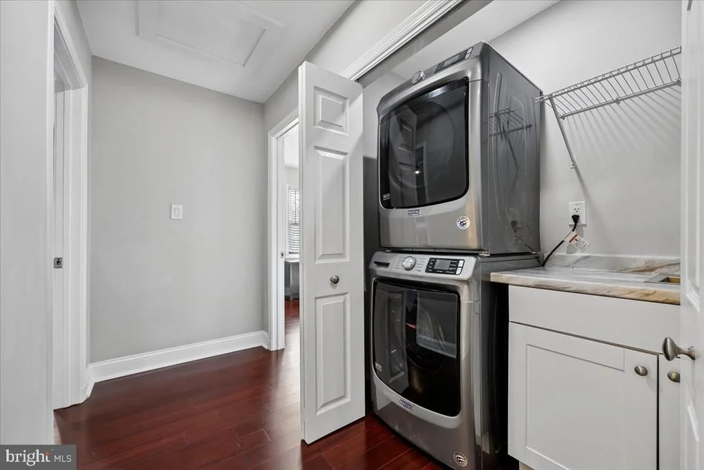 Photo of 6 CRESTVIEW COURT