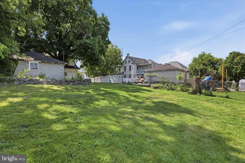 Photo of 819 SUMMIT AVENUE