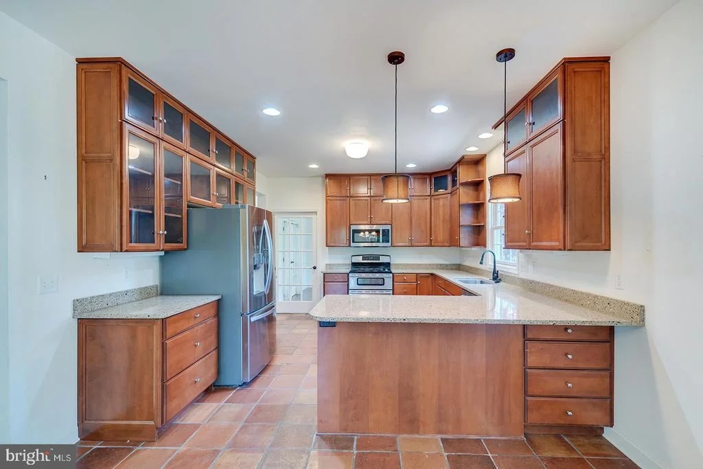 Photo of 142 W SHORE DRIVE