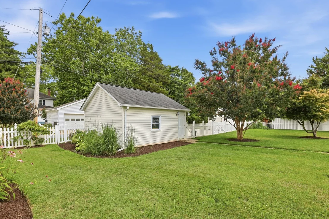 Photo of 727 N GOVERNORS AVENUE
