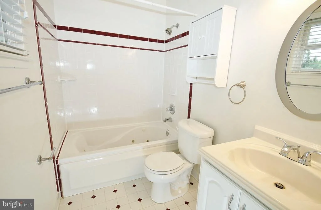 Photo of 5504 INVERCHAPEL ROAD