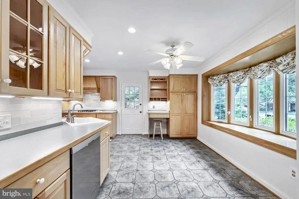 Photo of 852 DIAMOND DRIVE