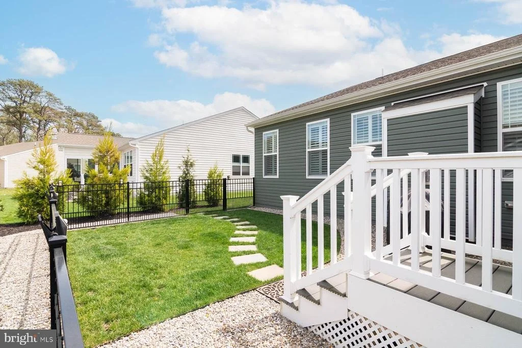 Photo of 25087 TREEVIEW LANE