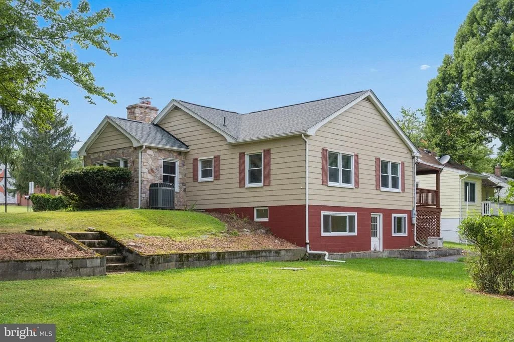 Photo of 8995 HAMBURG ROAD