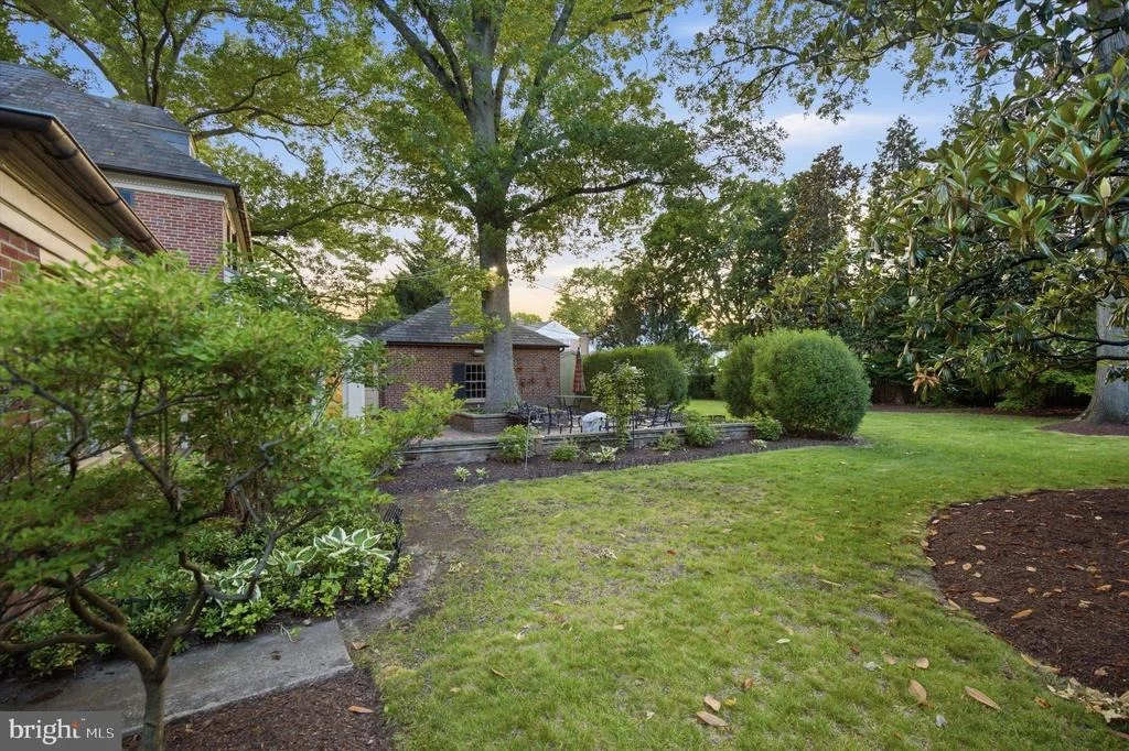 Photo of 2 BELLEMORE ROAD