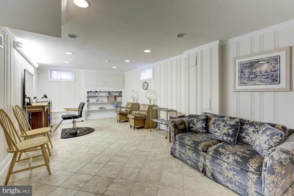 Photo of 1305 OAKVIEW DRIVE