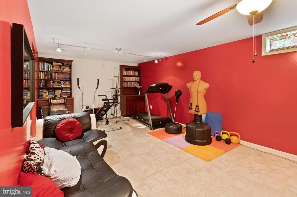 Photo of 15084 HOLLEYSIDE DRIVE