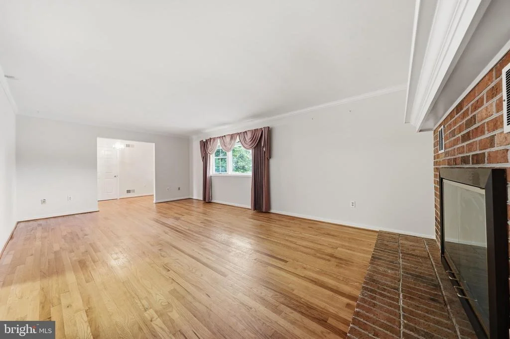 Photo of 5194 DEBRA ROAD