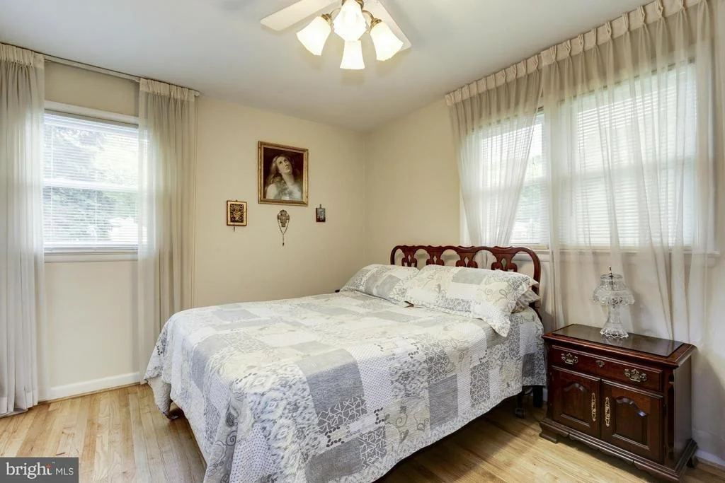 Photo of 1305 OAKVIEW DRIVE