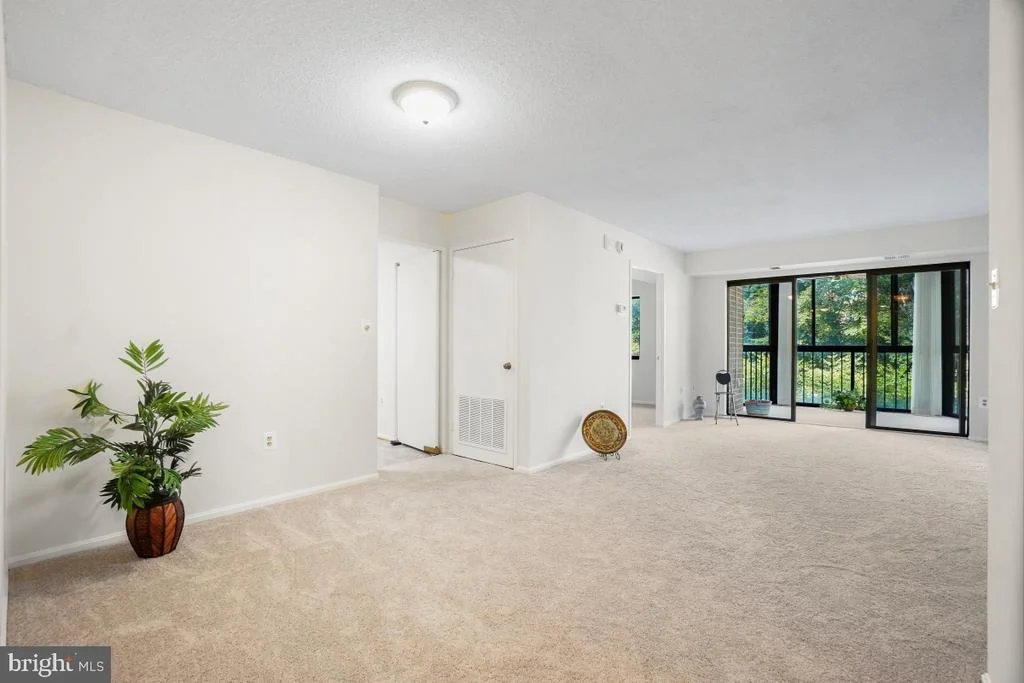 Photo of Unit 2321 at 15107 INTERLACHEN DRIVE