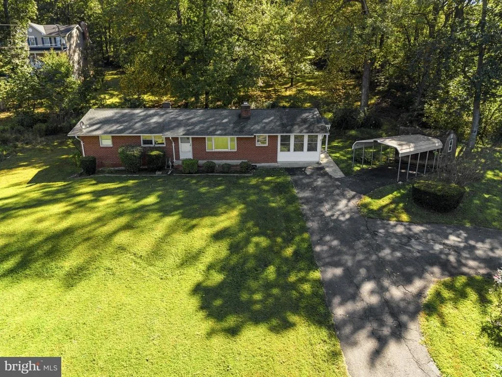 Photo of 9707 CREST HILL ROAD