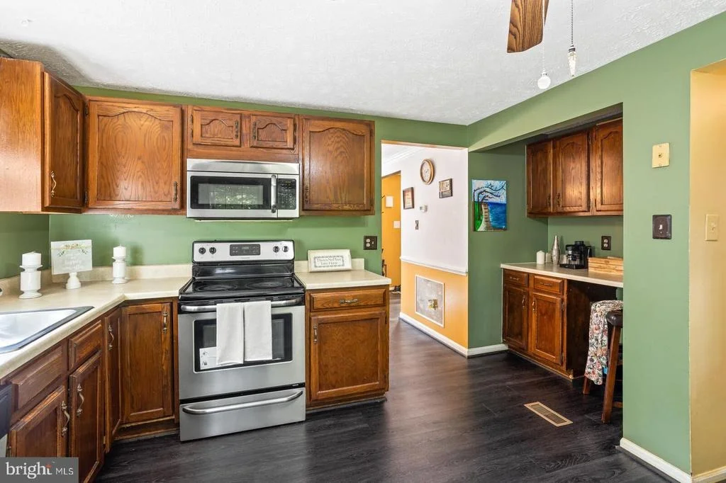 Photo of 15084 HOLLEYSIDE DRIVE