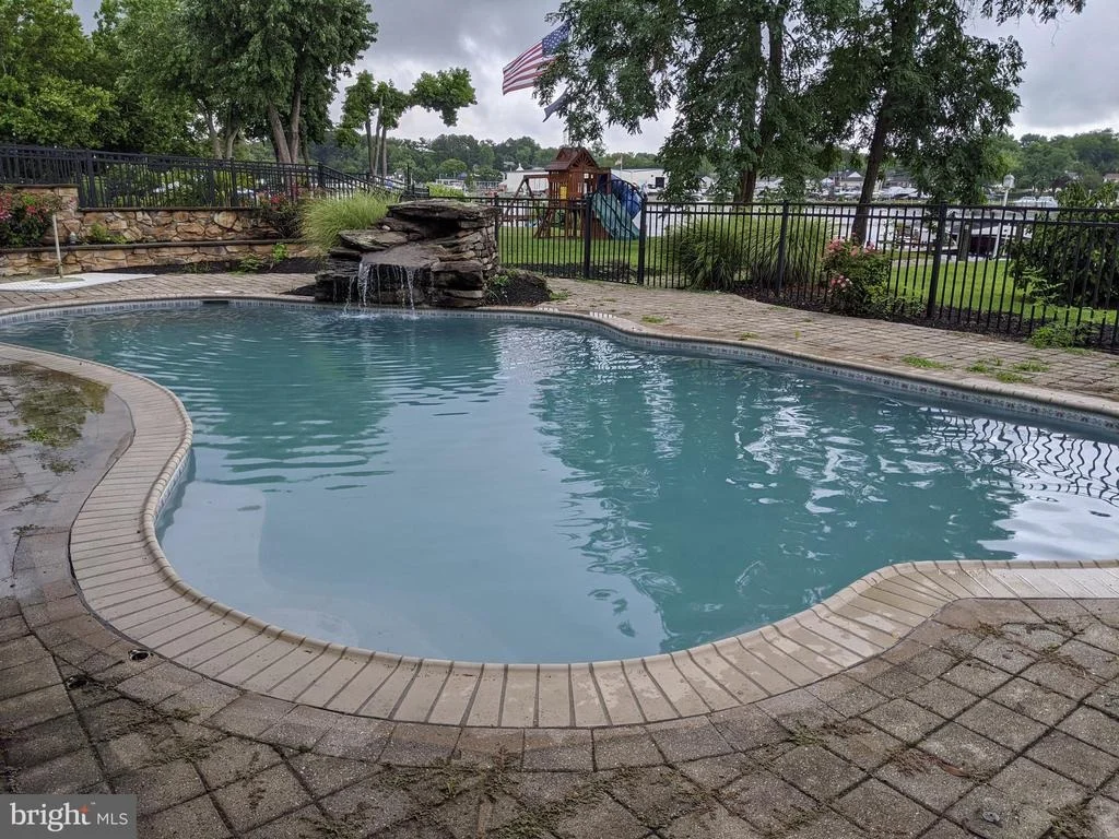 Photo of 415 SHORE DRIVE