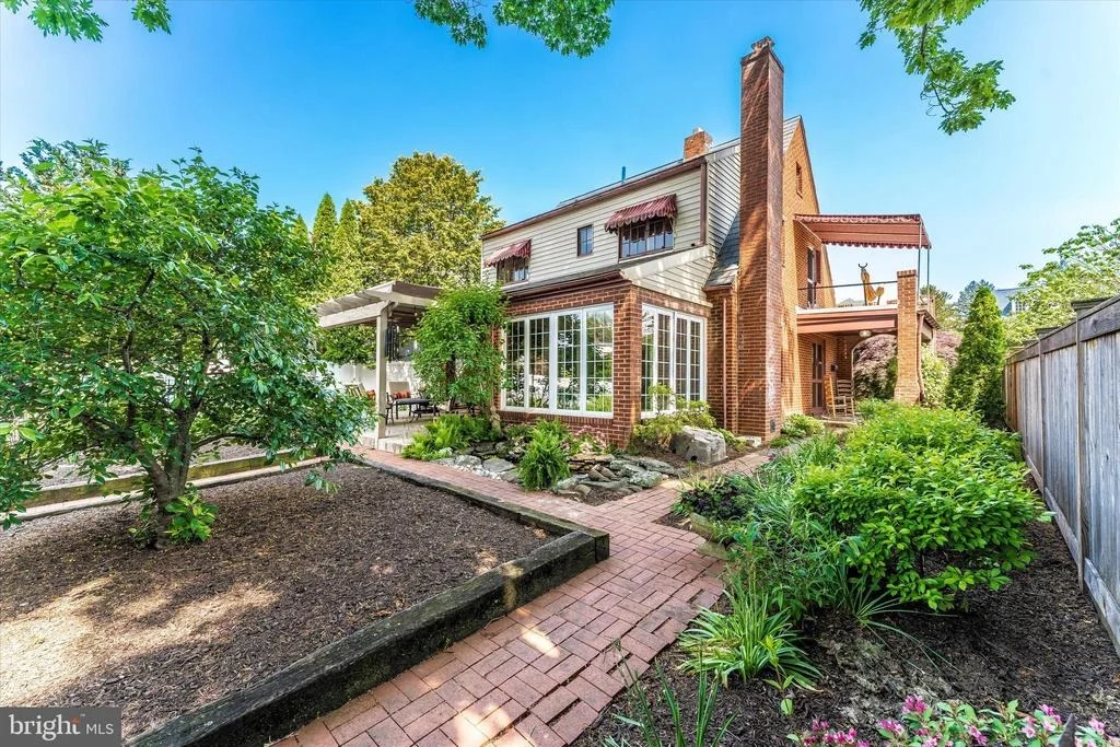 Photo of 402 W 2ND STREET