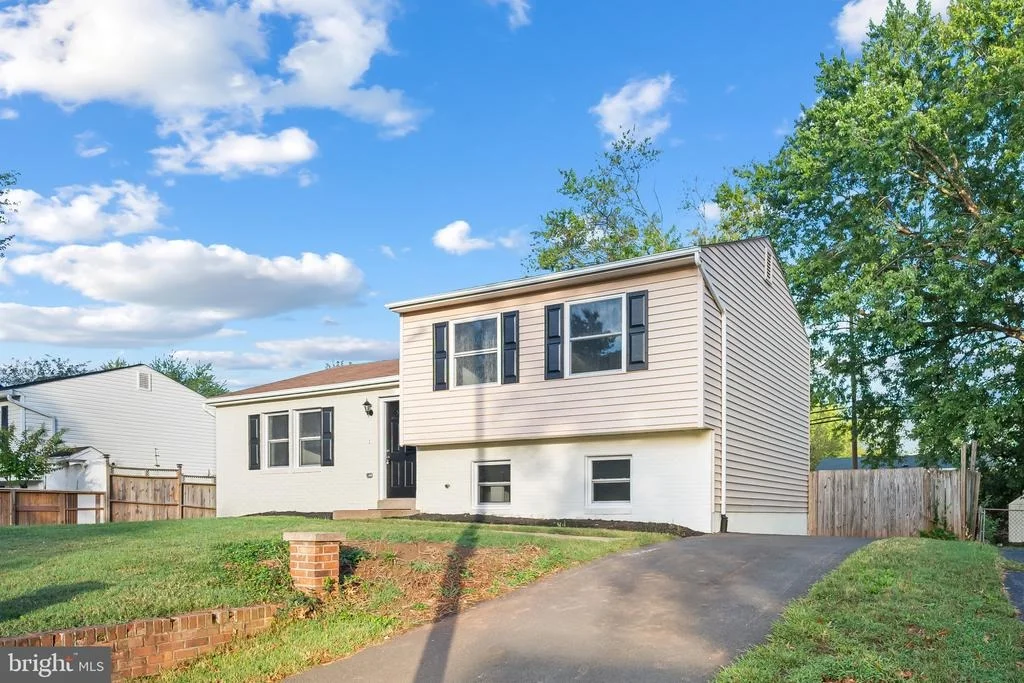 Photo of 8516 CAVALRY LANE