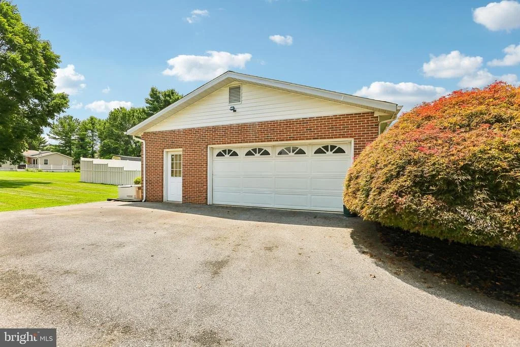 Photo of 2215 CHEROKEE DRIVE