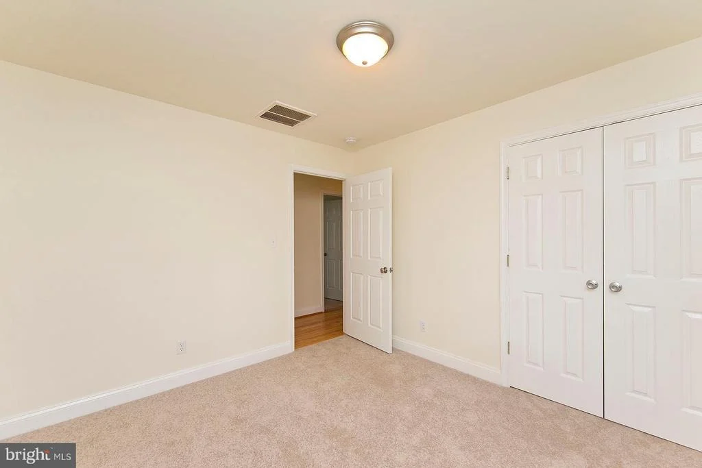 Photo of 401 BLUEBIRD TRL