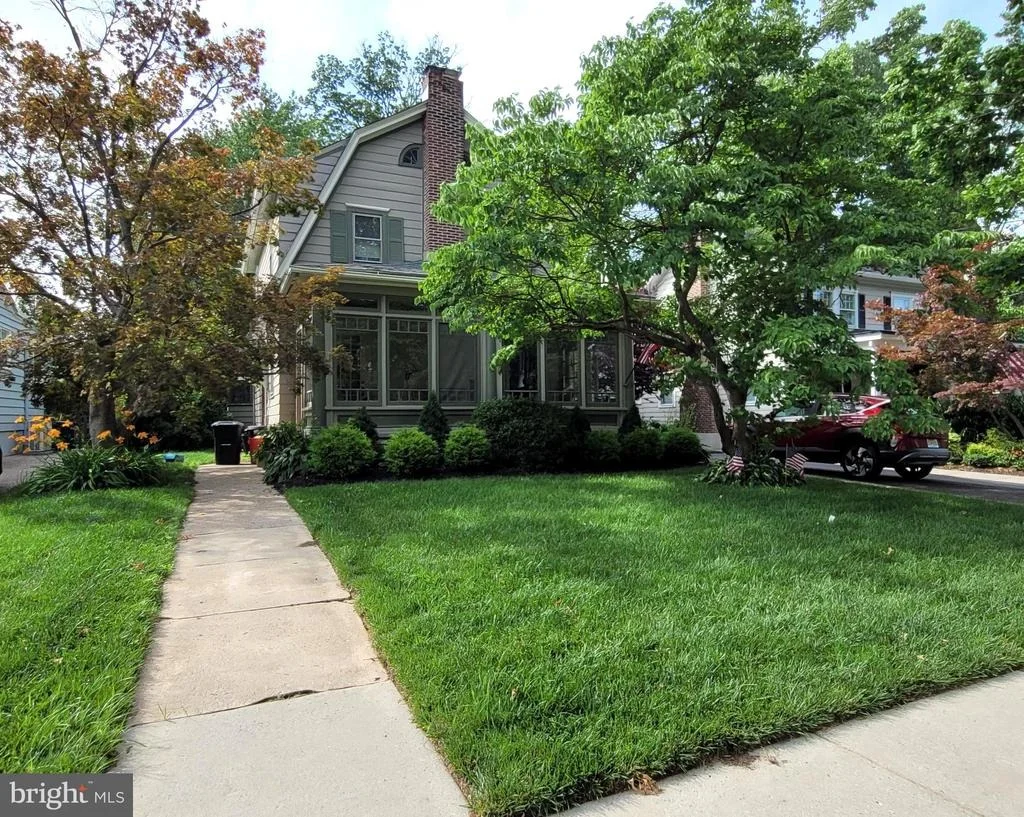 Photo of 237 RHOADS AVENUE