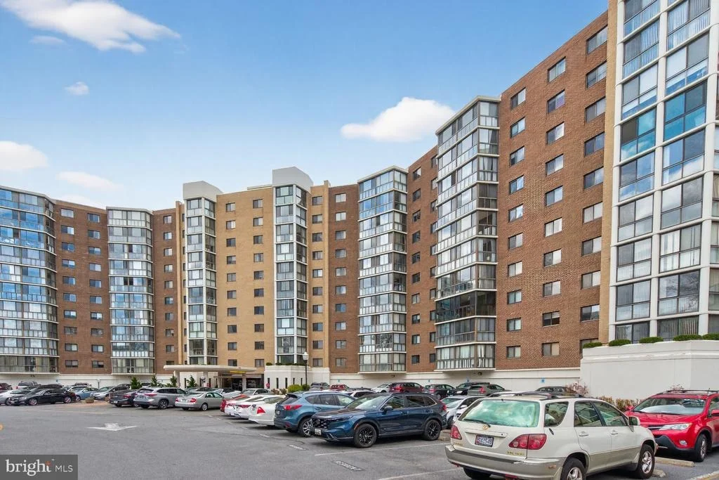 Photo of Unit 3521 at 15115 INTERLACHEN DRIVE