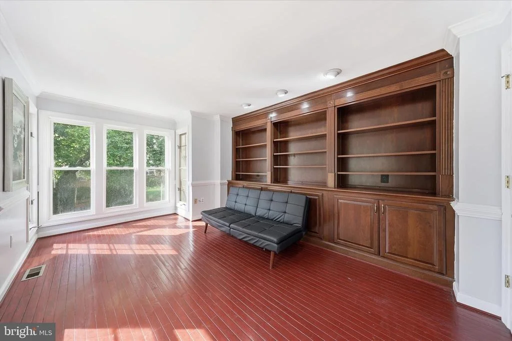 Photo of 6135 FIELDCREST COURT