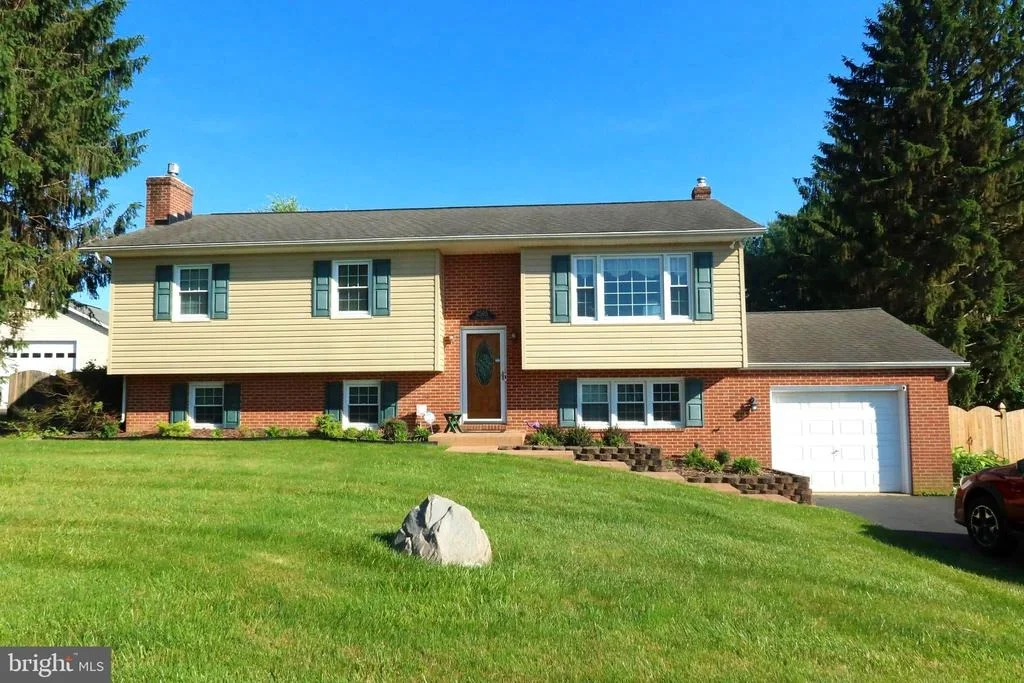 Photo of 2505 TALLY HO DRIVE