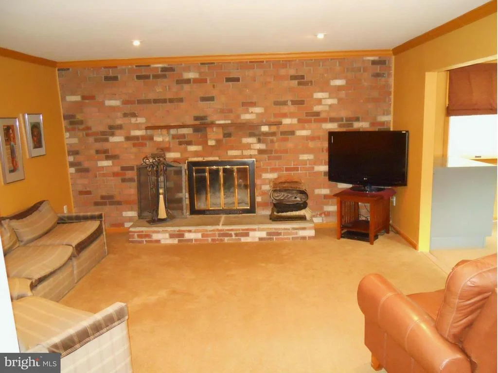Photo of 1805 QUEENSGUARD ROAD