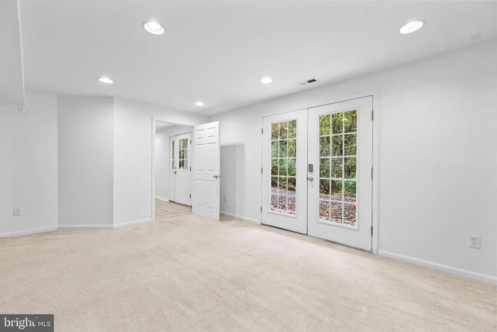 Photo of 8008 WASHINGTON DRIVE