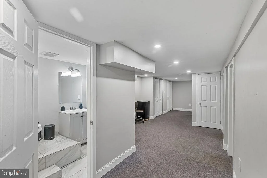 Photo of 8489 ARBUTUS ROAD