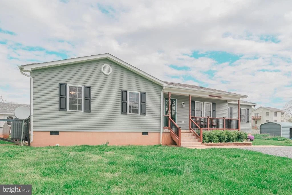 Photo of 15221 WOODCREST DRIVE